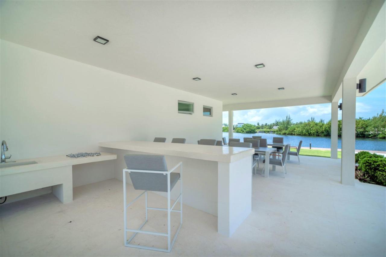 Cayman Luxury Rentals At One Canal Point George Town Exterior photo